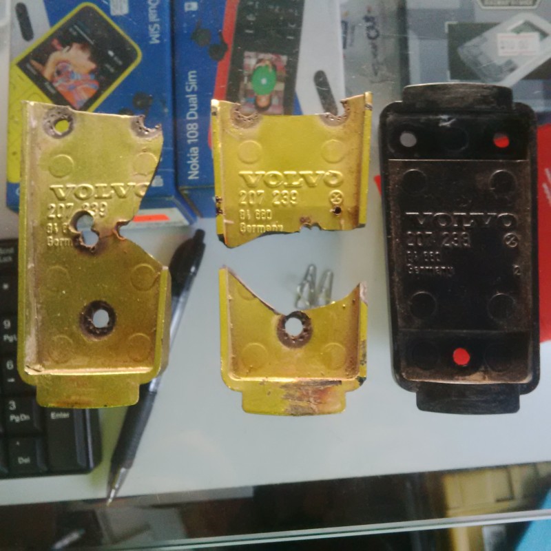 the black one is for front, the gold one is for rear