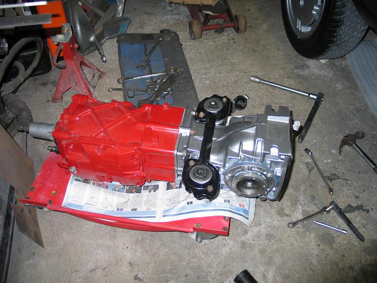 Gearbox and diff with strengthening brace