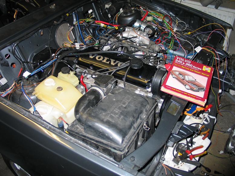 They seem to have made the later 940 airfilter to just fill all the spare space in the 940.