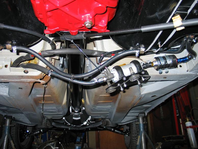 Fuel pump and pre-filter with new mount rubbers. Big thanks to Mac for the handbrake clips.
