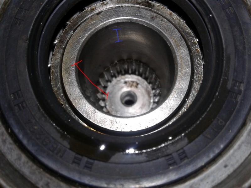 20180716_235216 Marks in diff housing from drive flange.jpg