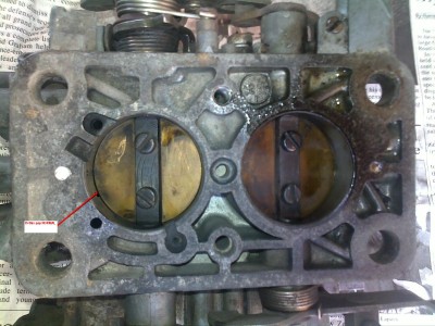 there is a small gap in throttle valve,is this normal? other valve is OK